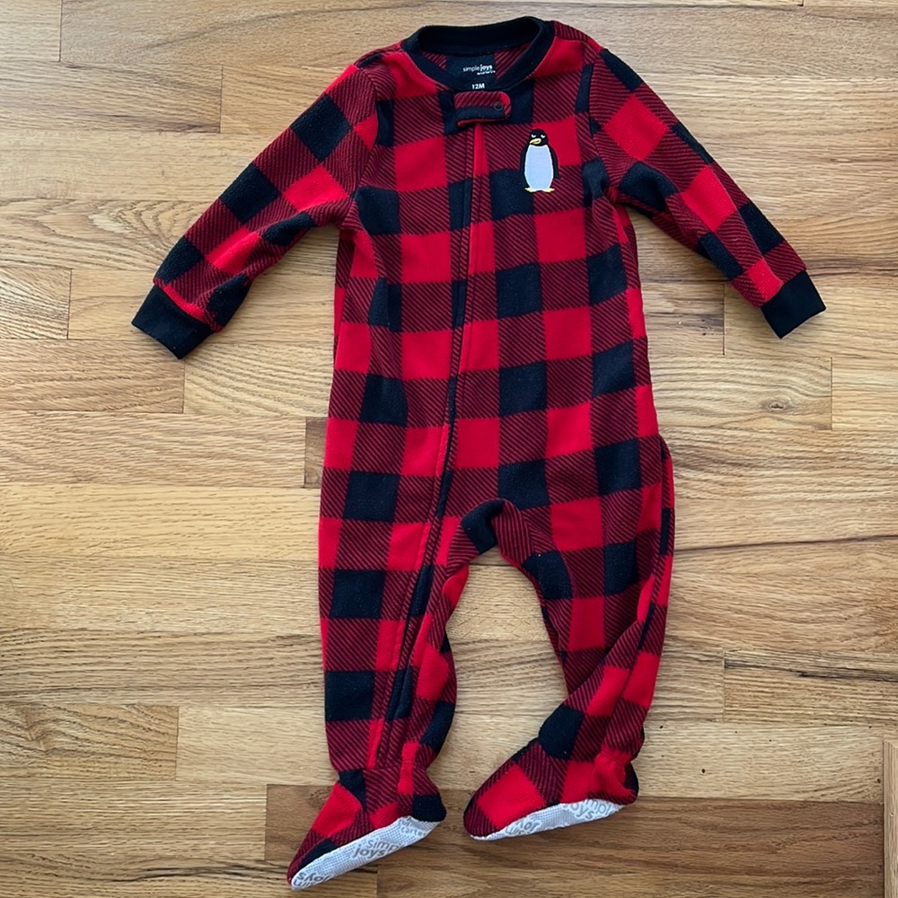 Carter’s footed pj 12 M